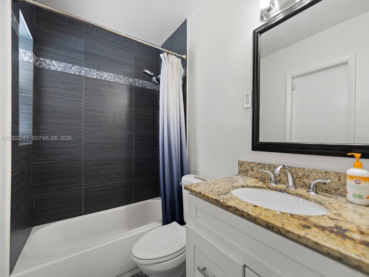 560 NE 161st St, Miami, FL 33162 Photo