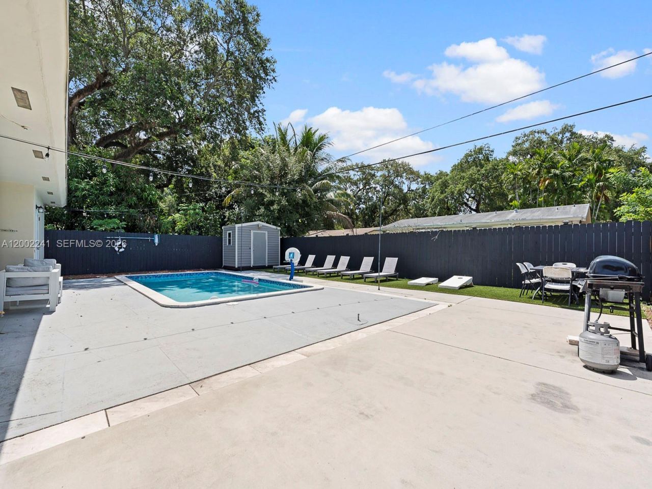 560 NE 161st St, Miami, FL 33162 Photo