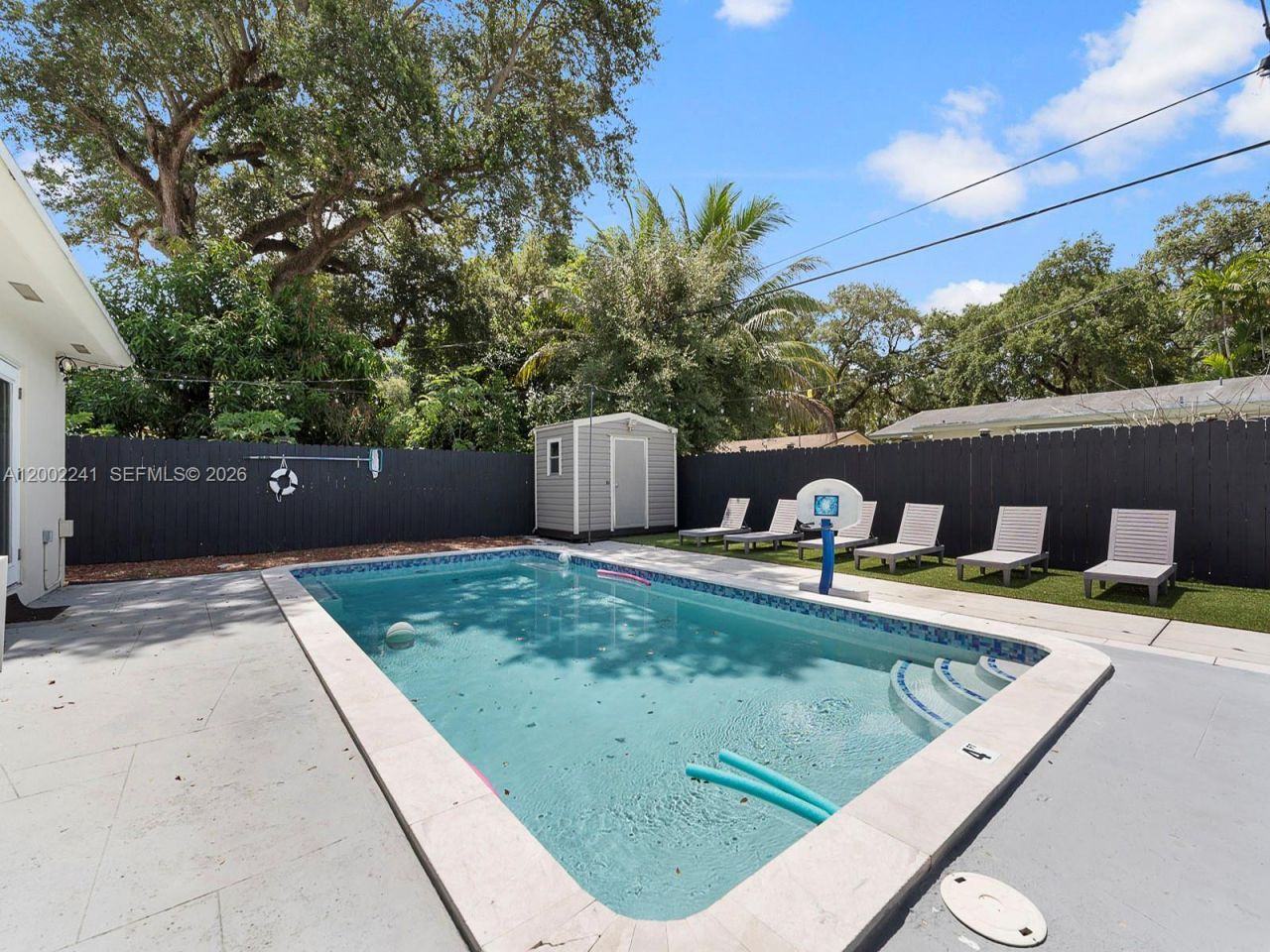 560 NE 161st St, Miami, FL 33162 Photo