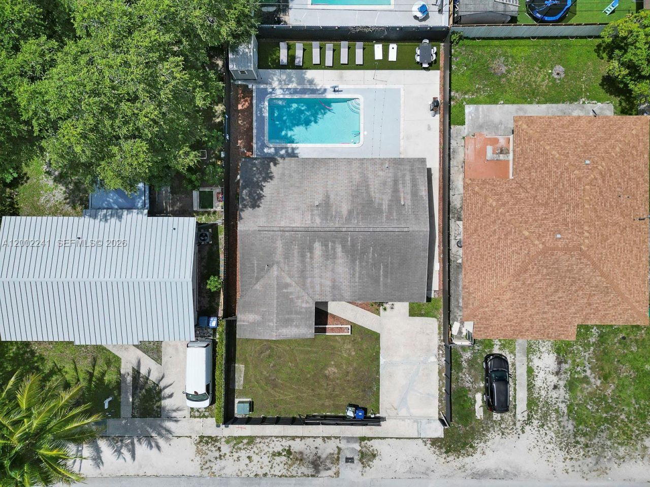 560 NE 161st St, Miami, FL 33162 Photo