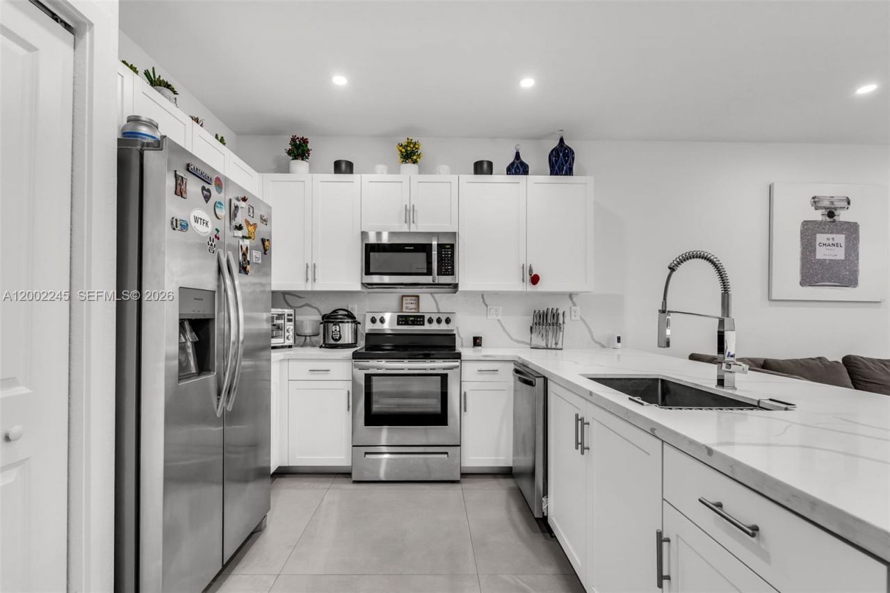 14782 SW 181st Ter, Miami, FL 33187 Photo