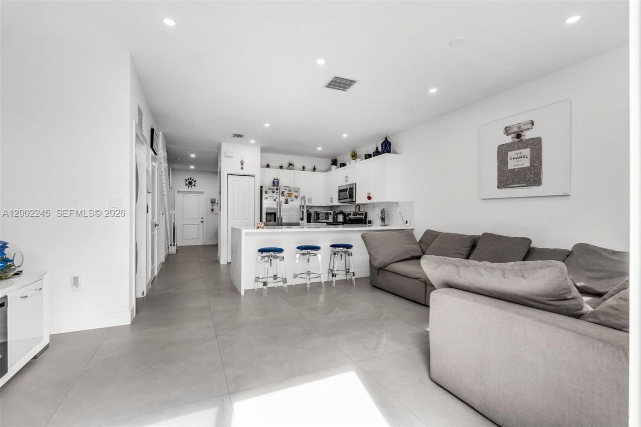 14782 SW 181st Ter, Miami, FL 33187 Photo