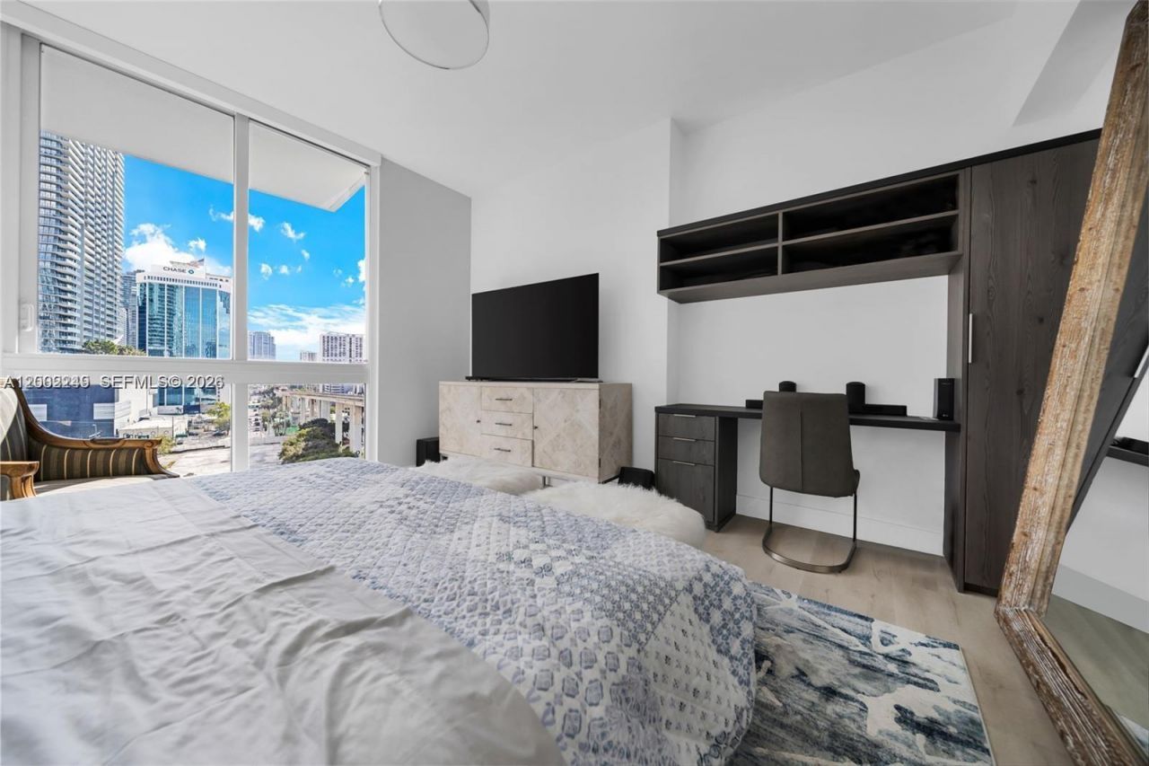 92 SW 3rd St, Unit 902, Miami, FL 33130 Photo