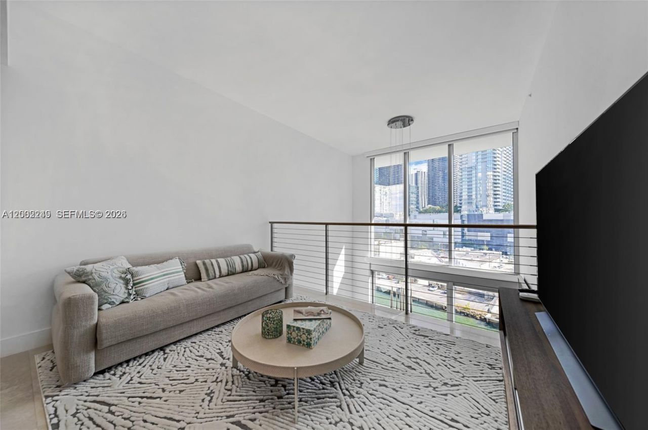 92 SW 3rd St, Unit 902, Miami, FL 33130 Photo