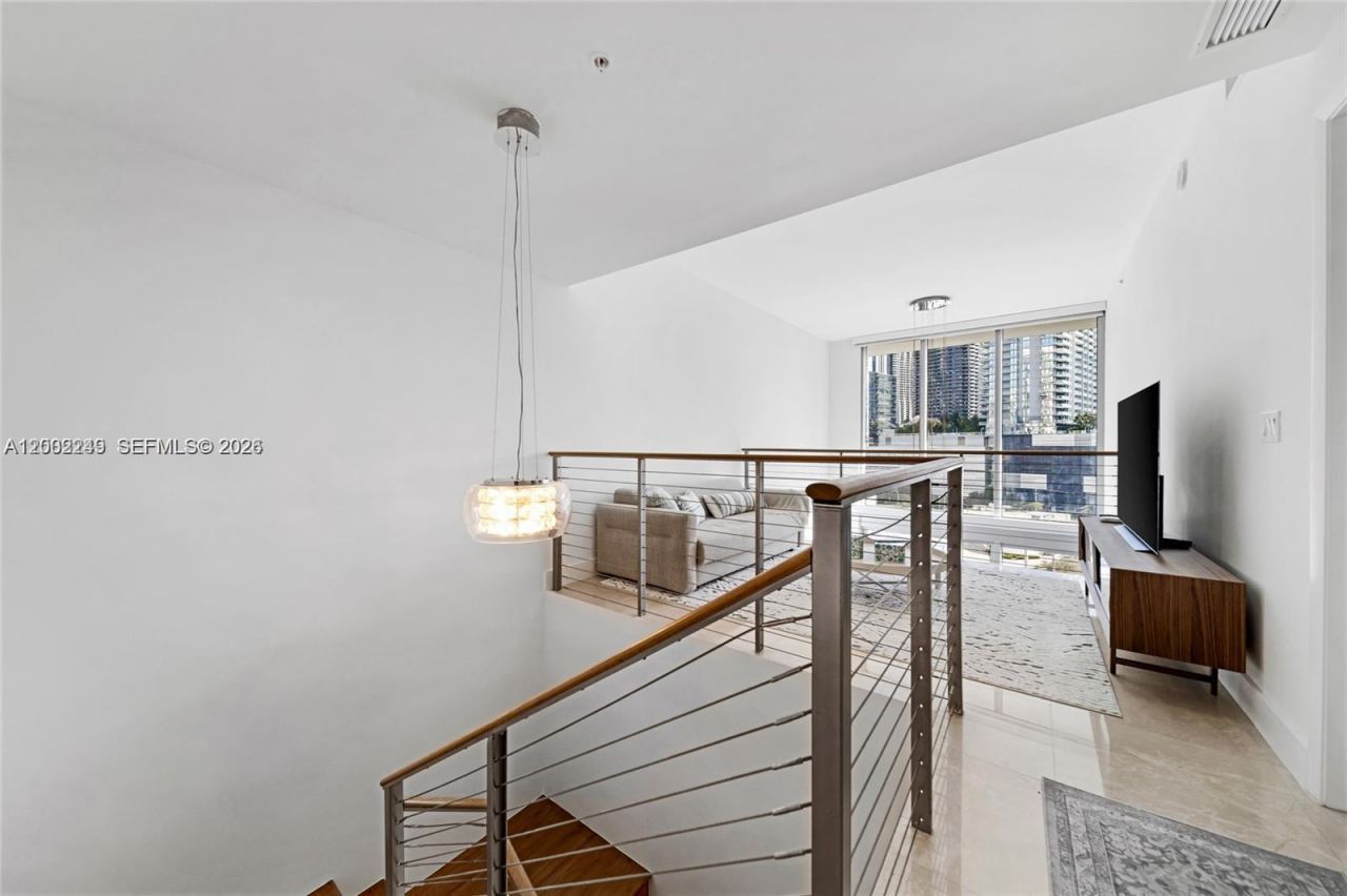 92 SW 3rd St, Unit 902, Miami, FL 33130 Photo