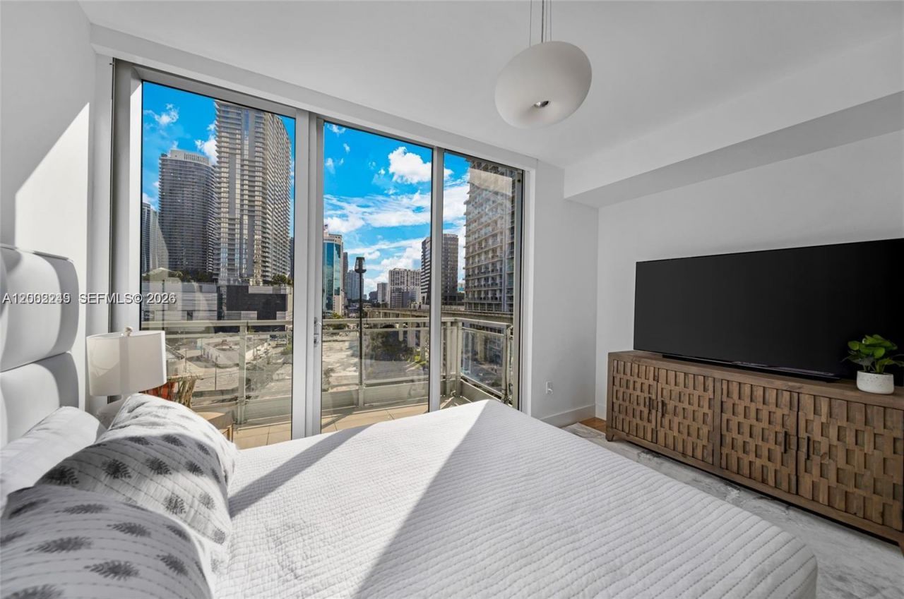 92 SW 3rd St, Unit 902, Miami, FL 33130 Photo