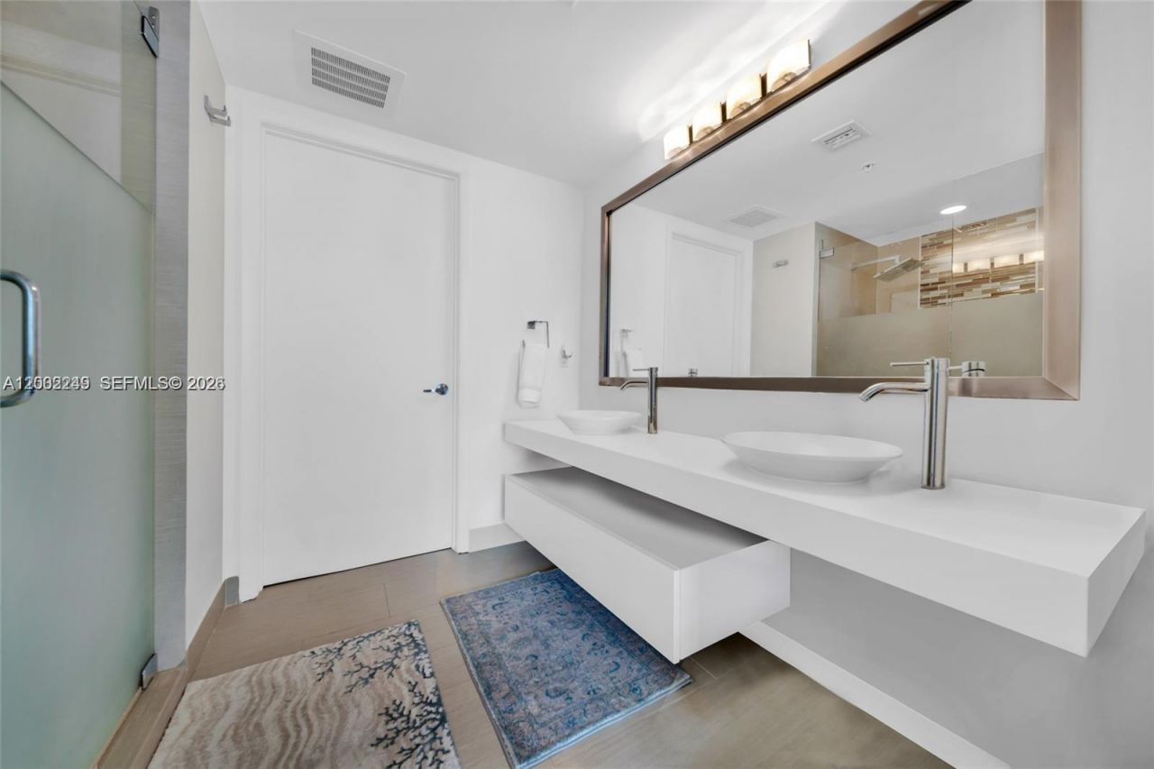 92 SW 3rd St, Unit 902, Miami, FL 33130 Photo