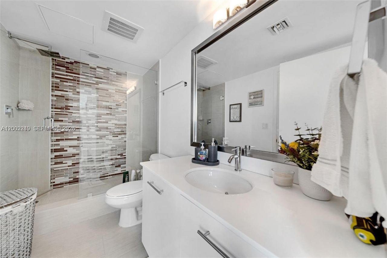 92 SW 3rd St, Unit 902, Miami, FL 33130 Photo