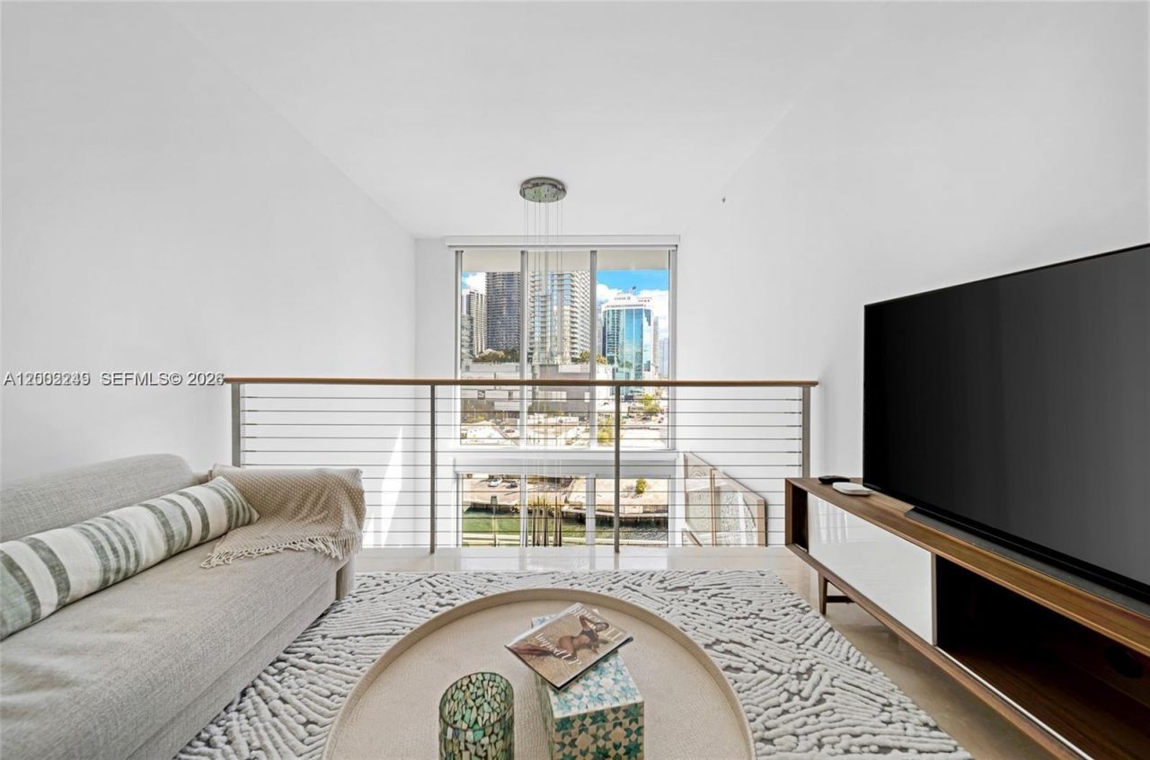 92 SW 3rd St, Unit 902, Miami, FL 33130 Photo