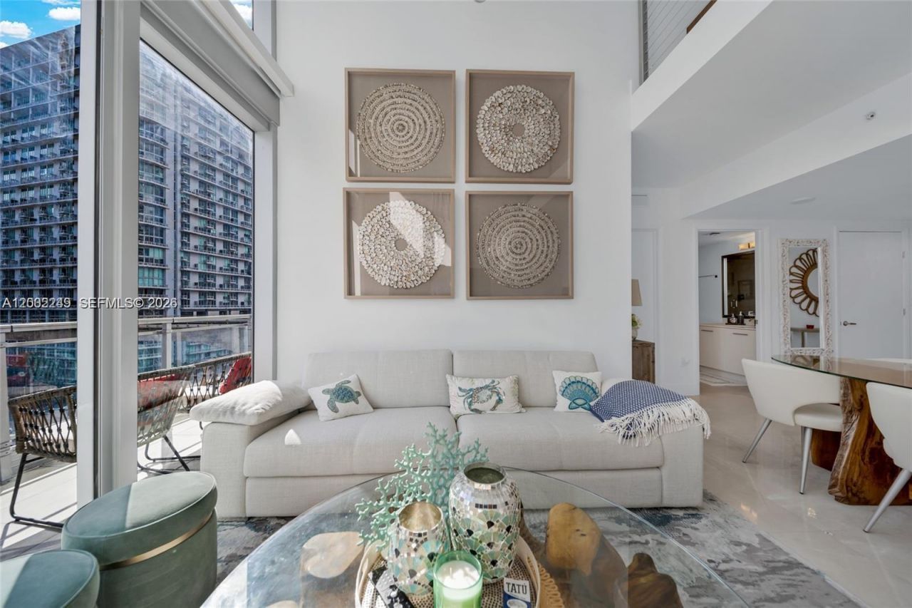 92 SW 3rd St, Unit 902, Miami, FL 33130 Photo