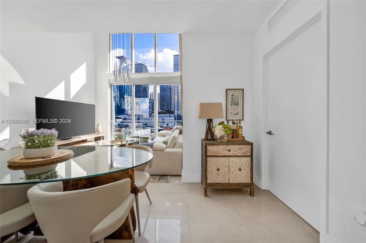 92 SW 3rd St, Unit 902, Miami, FL 33130 Photo