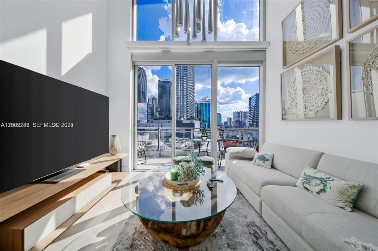 92 SW 3rd St, Unit 902, Miami, FL 33130 Photo