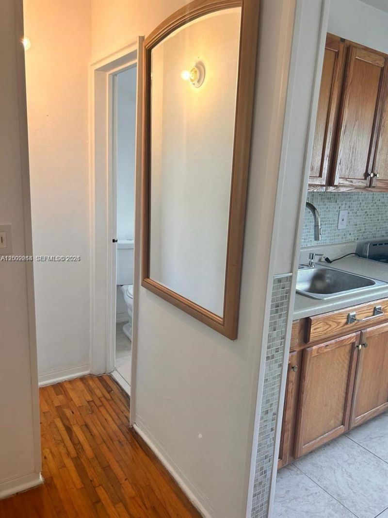 7945 Carlyle Ave , Unit 4, Miami Beach, FL 33141 Photo