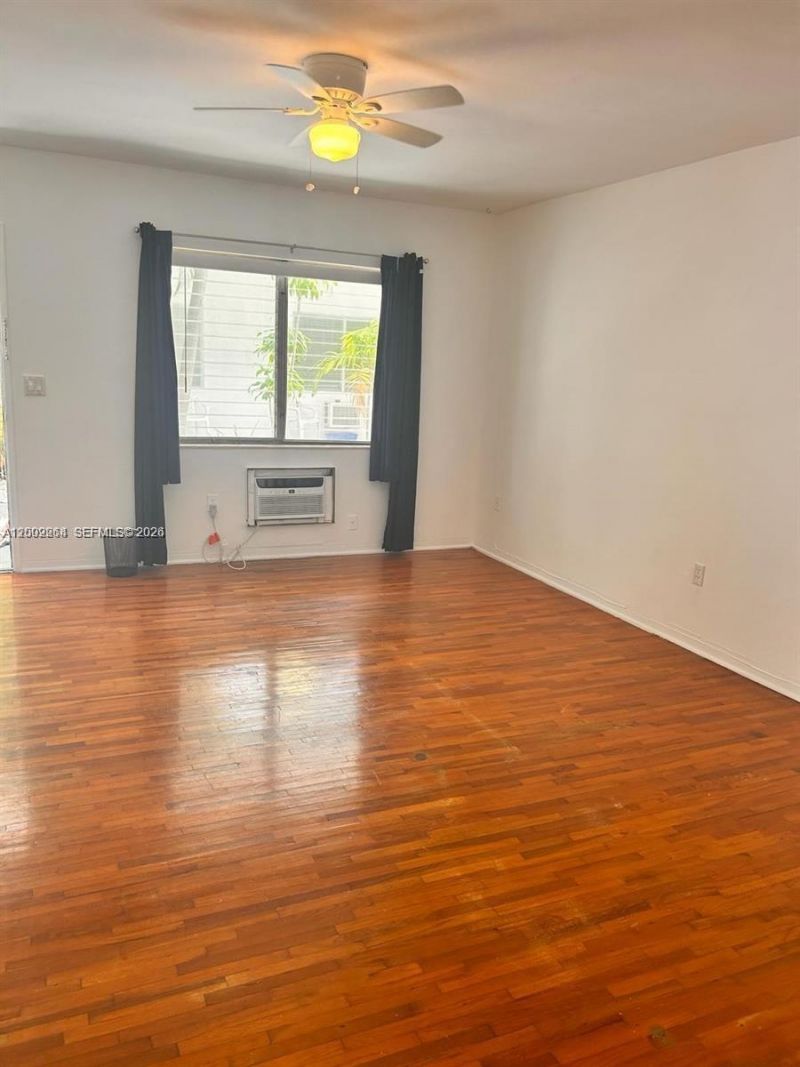 7945 Carlyle Ave , Unit 4, Miami Beach, FL 33141 Photo