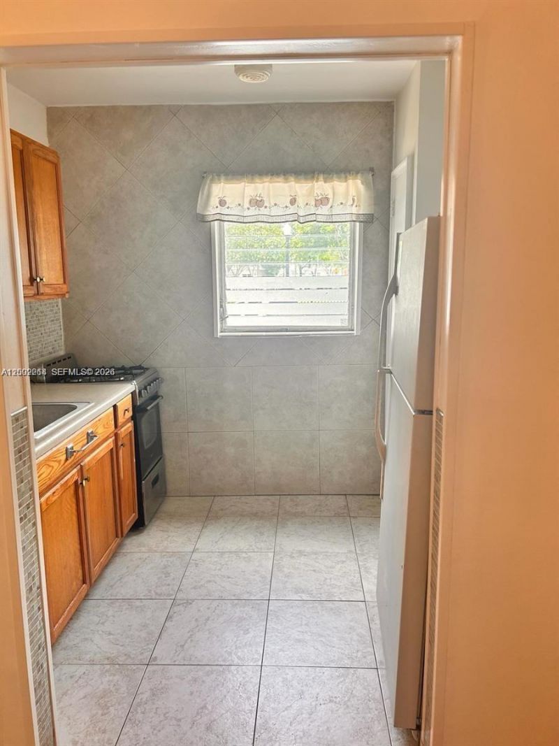 7945 Carlyle Ave , Unit 4, Miami Beach, FL 33141 Photo