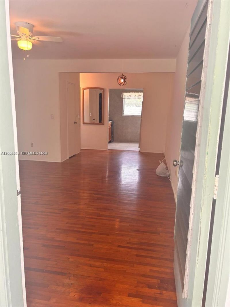 7945 Carlyle Ave , Unit 4, Miami Beach, FL 33141 Photo