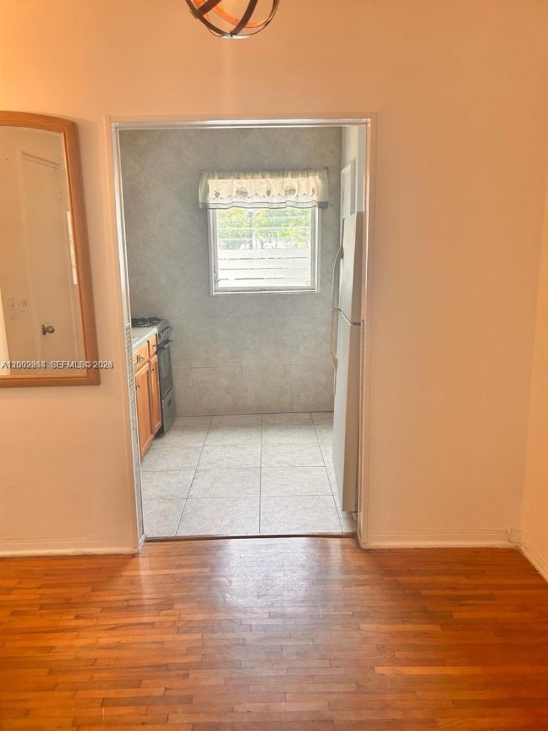 7945 Carlyle Ave , Unit 4, Miami Beach, FL 33141 Photo