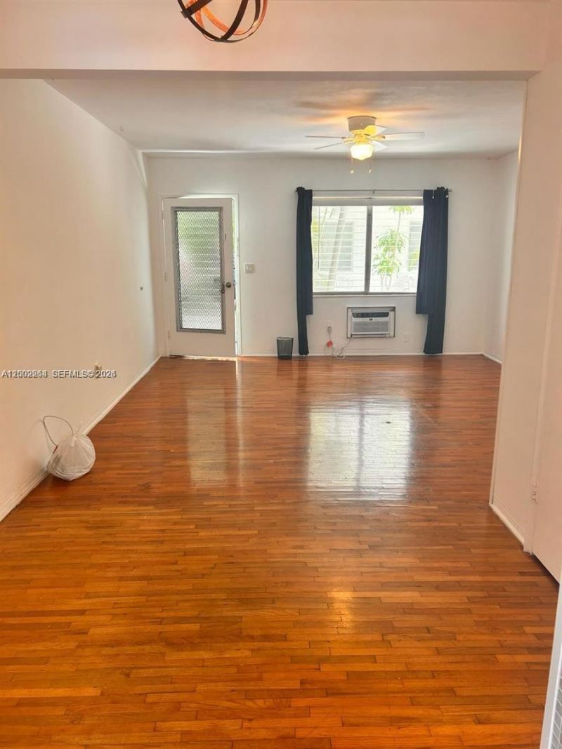 7945 Carlyle Ave , Unit 4, Miami Beach, FL 33141 Photo