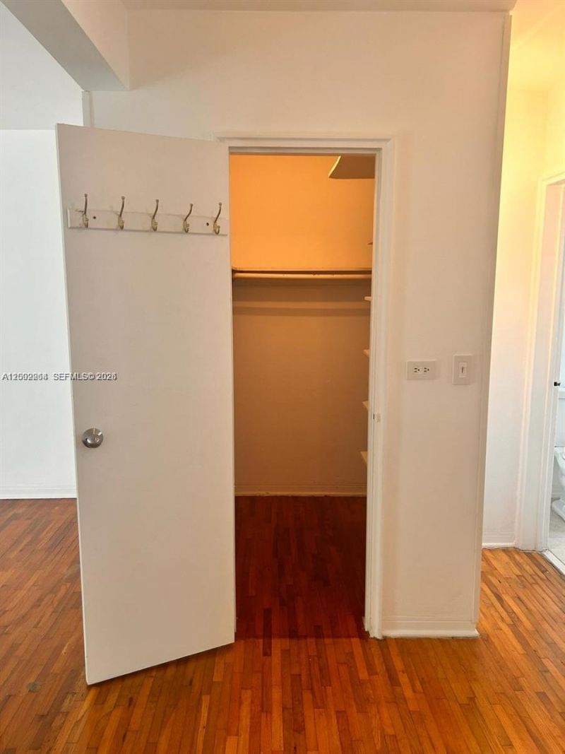 7945 Carlyle Ave , Unit 4, Miami Beach, FL 33141 Photo