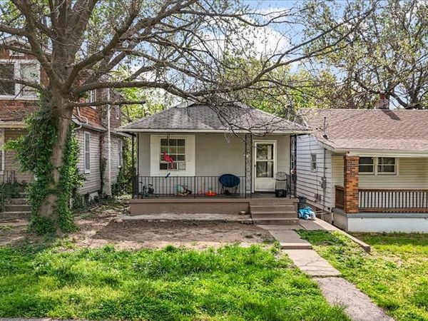 5462 Hamilton Avenue , Jennings, MO 63136