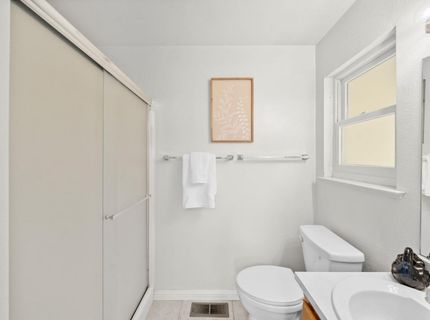 880 Laverstock Way, Sacramento, CA 95864 Photo