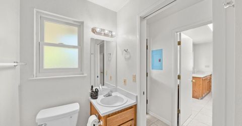 880 Laverstock Way, Sacramento, CA 95864 Photo