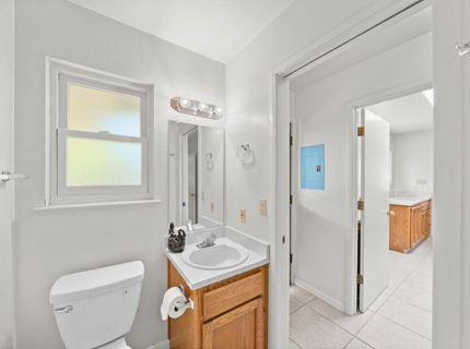 880 Laverstock Way, Sacramento, CA 95864 Photo