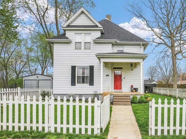 719 E Allen Street , Farmer City, IL 61842