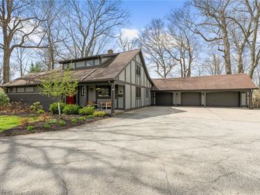 22235 Arbor Cliff Lane, Rocky River, OH 44116
