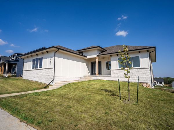 3963 Westgate Parkway, Clive, IA 50325