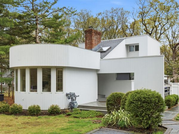 33 Hillside Road, Stony Brook, NY 11790