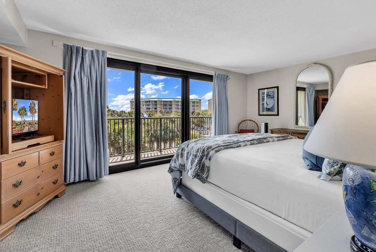 741 Retreat Beach Circle Photo 13