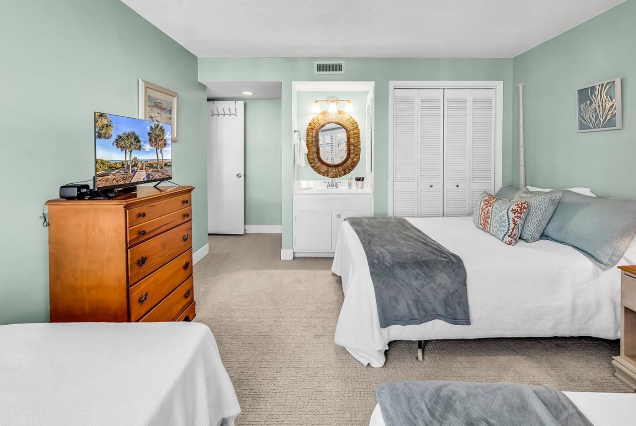 741 Retreat Beach Circle Photo 16