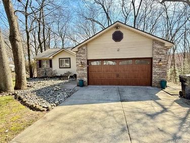 2180 Landmark Drive , Oregon Twp, MI 48446