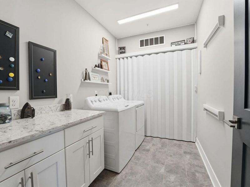 5317 Highpointe Lakes Drive , Unit 405, Westerville, OH 43081 Photo 10