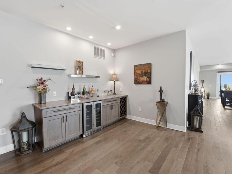 5317 Highpointe Lakes Drive , Unit 405, Westerville, OH 43081 Photo 11