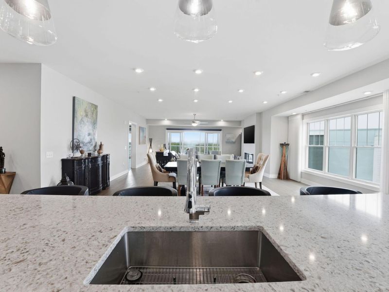 5317 Highpointe Lakes Drive , Unit 405, Westerville, OH 43081 Photo 15