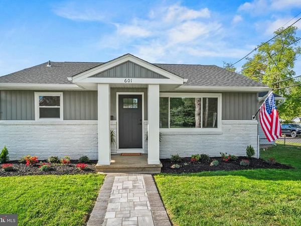 601 W EVESHAM AVENUE, MAGNOLIA, NJ 08049
