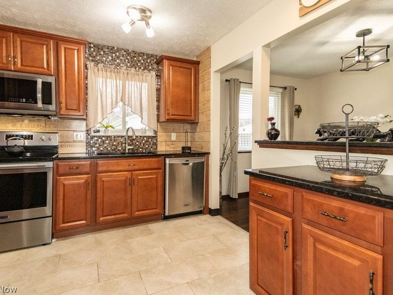 652 Saint Lawrence Boulevard, Eastlake, OH 44095 Photo 12