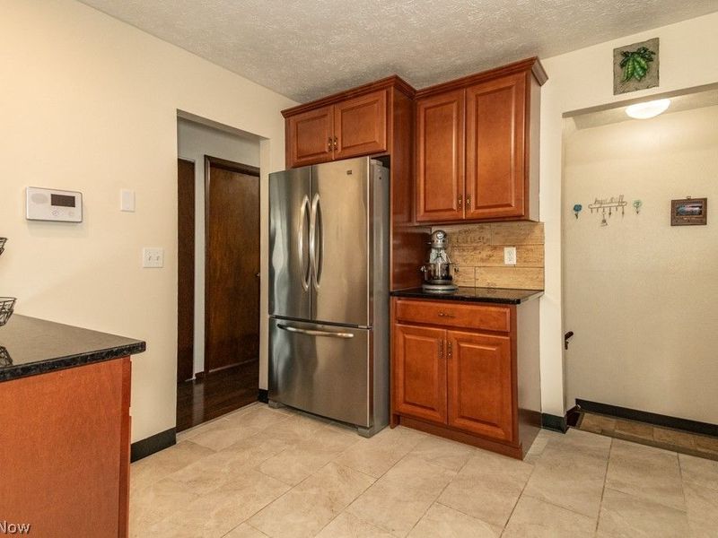 652 Saint Lawrence Boulevard, Eastlake, OH 44095 Photo 13