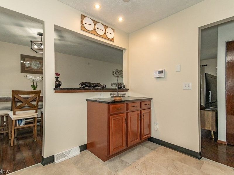 652 Saint Lawrence Boulevard, Eastlake, OH 44095 Photo 14