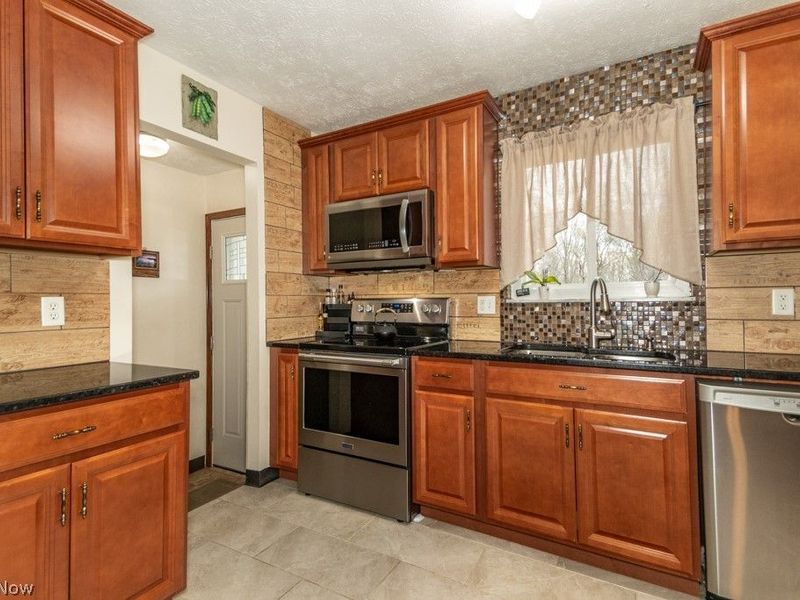 652 Saint Lawrence Boulevard, Eastlake, OH 44095 Photo 15