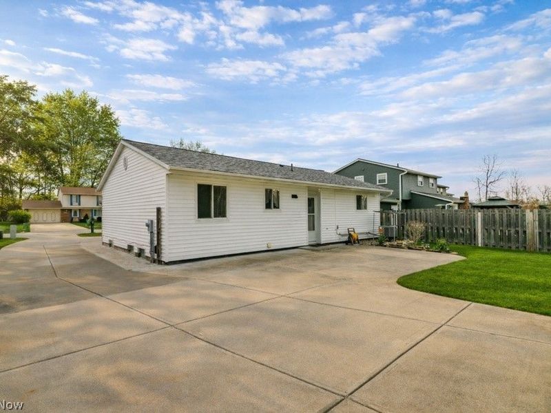 652 Saint Lawrence Boulevard, Eastlake, OH 44095 Photo 3