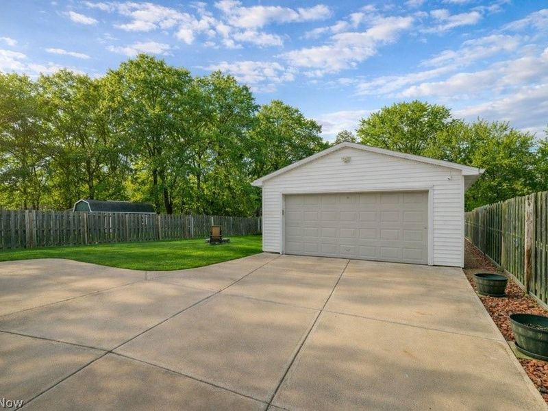 652 Saint Lawrence Boulevard, Eastlake, OH 44095 Photo 4