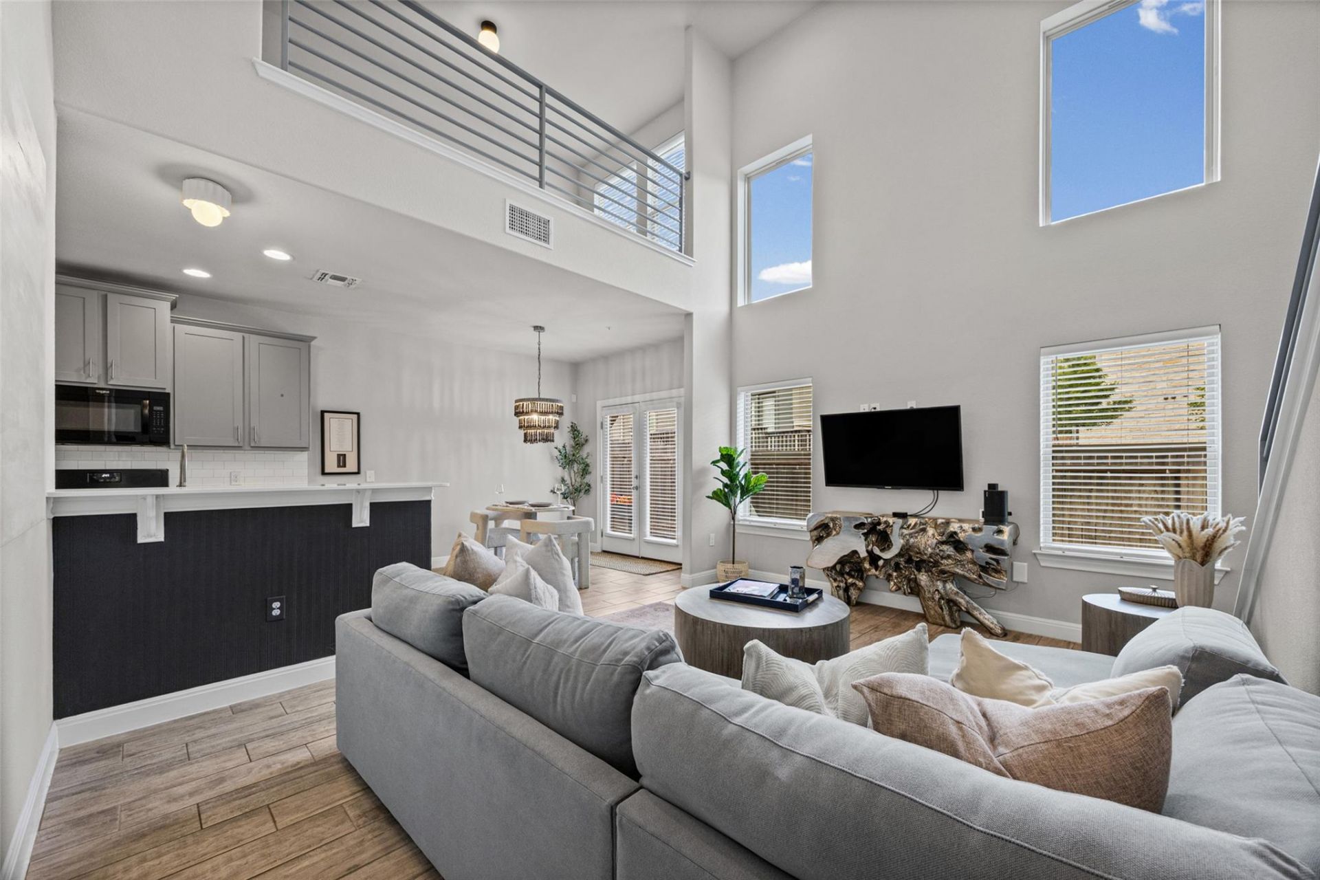 7200 Redding Dr, Austin, TX 78745 Main Photo