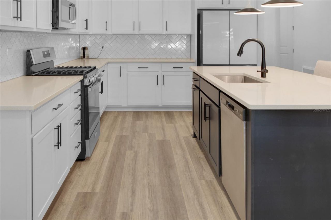 5208 Meadow Song Drive, Okahumpka, FL 34762 Photo