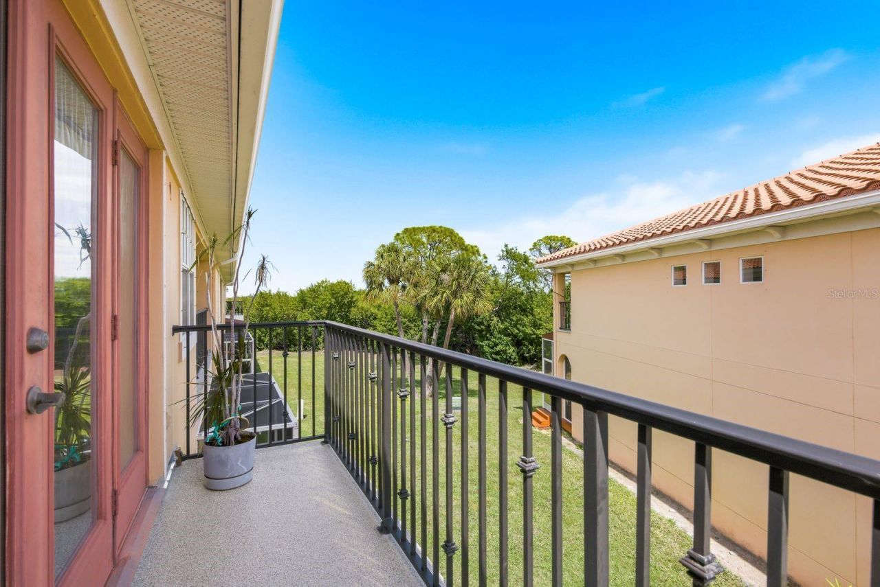 208 Valencia Circle, Saint Petersburg, FL 33716 Photo