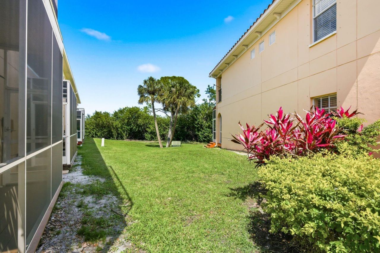 208 Valencia Circle, Saint Petersburg, FL 33716 Photo