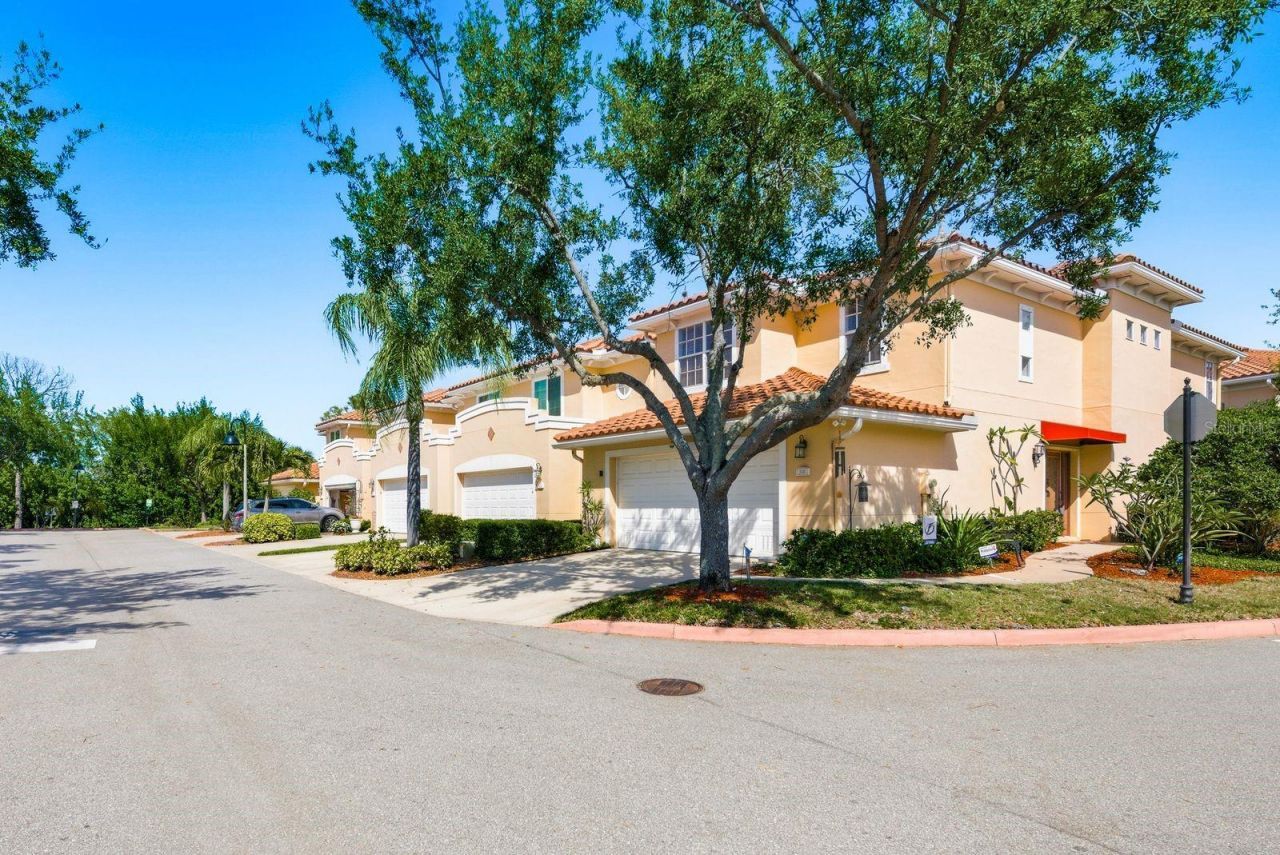 208 Valencia Circle, Saint Petersburg, FL 33716 Photo