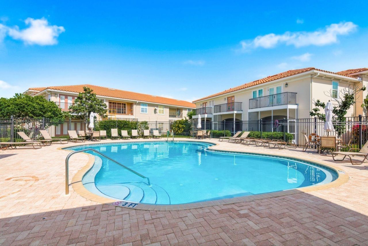 208 Valencia Circle, Saint Petersburg, FL 33716 Photo